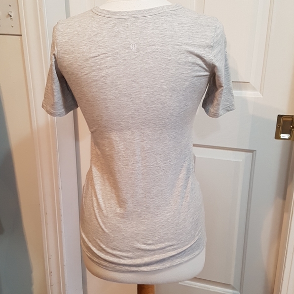 Lululemon Crew t shirt Size 6 - Picture 2 of 3
